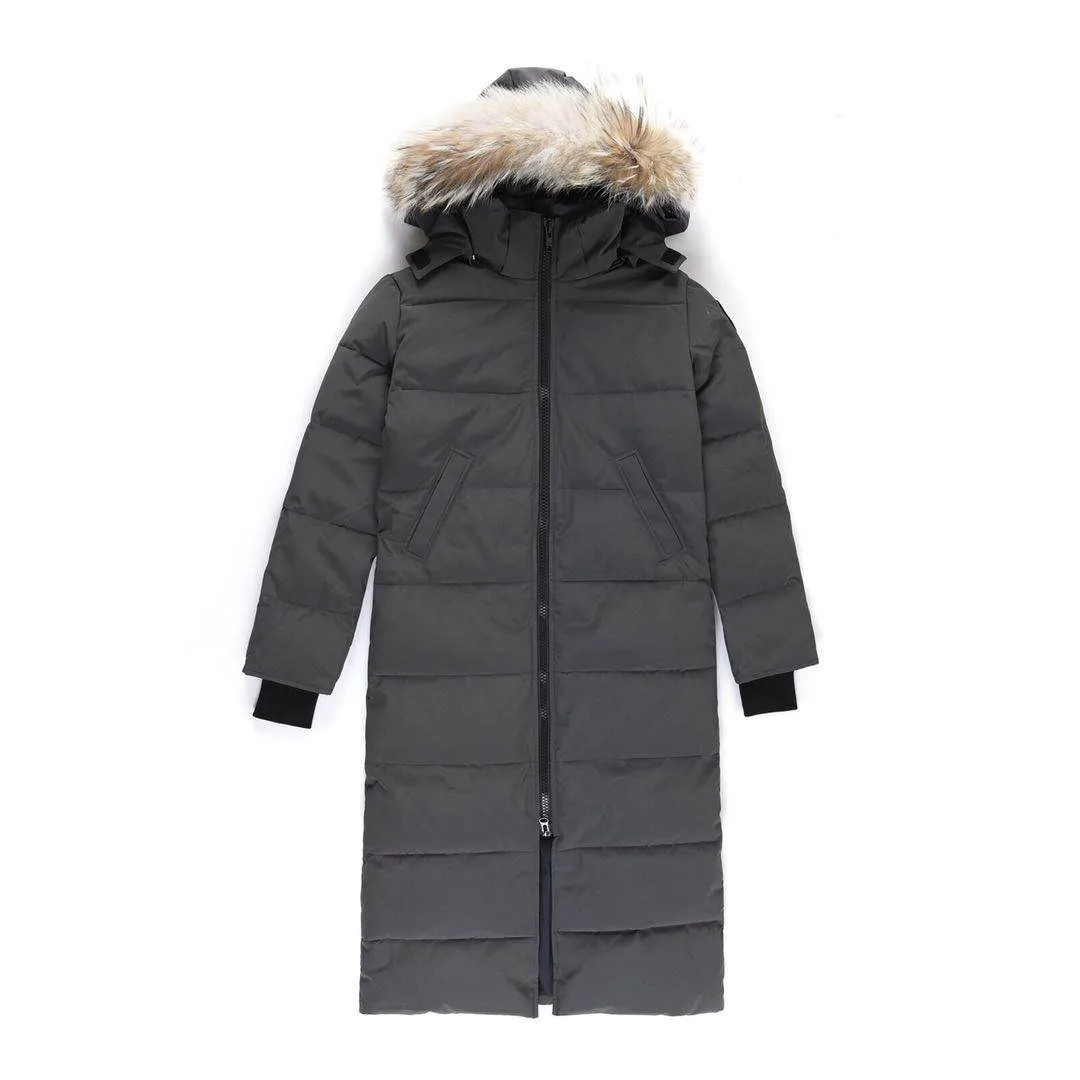 P760 Canada Goose Canada Goose #Mystique 3035LB extended parka down jacket/22 styles #women# ➖ Genuine synchronous anti-counterfeiting chip sensor! ➖ Imported 21-count polyester-cotton blended original fabric [last year’s 16-count/18-count hard fabrics have been completely eliminated, this year all use 21-count genuine synchronous fabrics, the soft mid-strap feels delicate and textured], genuine synchronous Feather-Light 10D waterproof coating fabric, made of 84.5 polyester fiber and 15.5 cotton, 100% the best feel in the entire network! ➖ The genuine official website is synchronized with the international standard 90 velvet! ➖ Using the best nylon lining with double double-layer sealing design, velvet-proof No. 7 needle + grid-filled down ready-made garments, there is 100% no so-called velvet running! ➖ The cuffs are designed with thickened seamless threads, and the collar and pockets are lined with top-quality polar fleece to keep you warm and comfortable! ➖ Yoshida YKK provides original custom-made electroplated sliders. YKK two-way lockable zippers are tight and smooth and will not peel off paint! ➖ 3M composite guarantees that the Velcro is the same as the original, durable, and all accessories and hardware are custom-made! ➖ Imported BEHRINGER embroidery machine to customize the 10,000-needle embroidery logo, 98% of which can be reproduced to restore the original logo. You can check and compare on the official website! ➖ The fur collars are all made of large pieces of Western Canadian blue wolf hide, ensuring that each fur collar is 13-15cm wide!  ⛔No slander, no exaggeration, professionalism because of focus!  SIZE: S M L [Attached: Size chart]